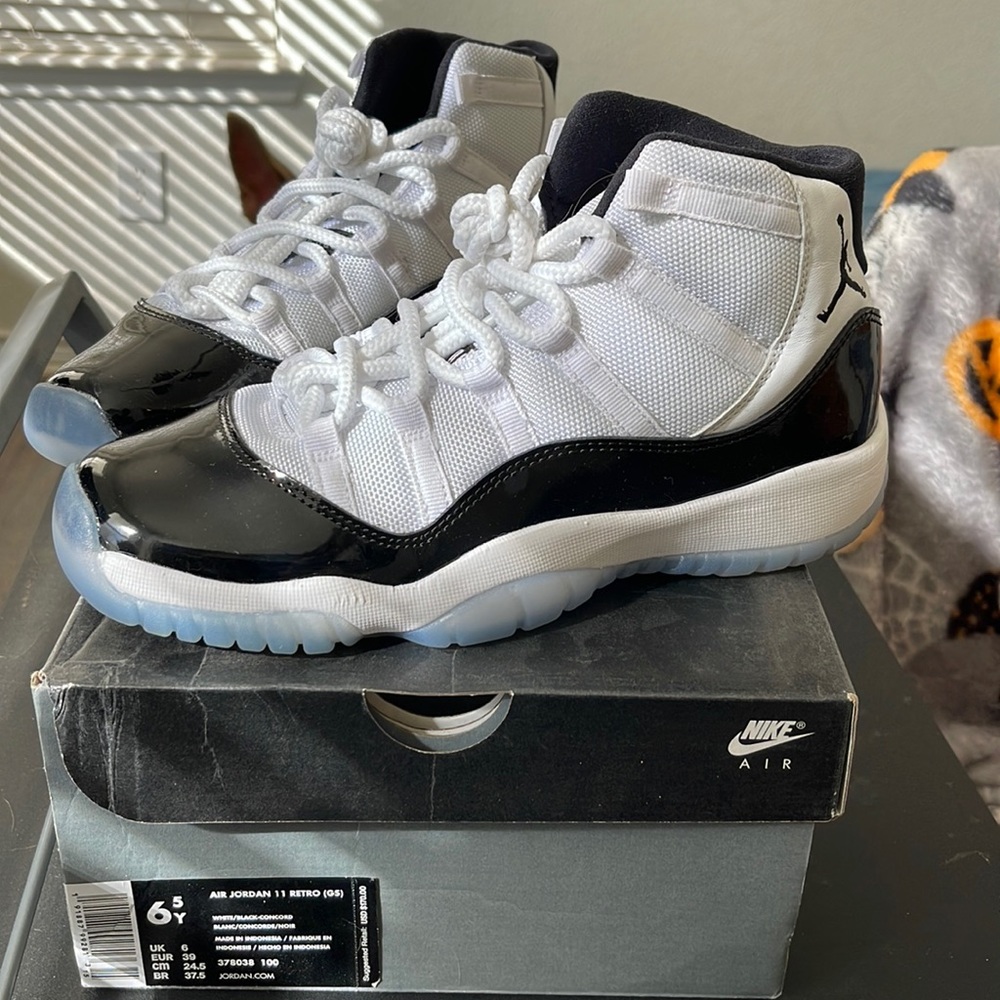 NEVER WORN concord 11s